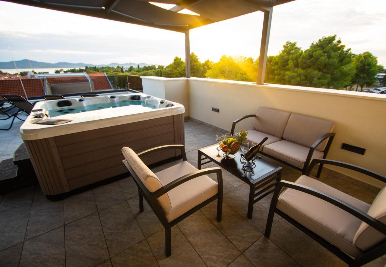 Azzurro Apartment - With Private Rooftop Jacuzzi Zadar Exteriör bild