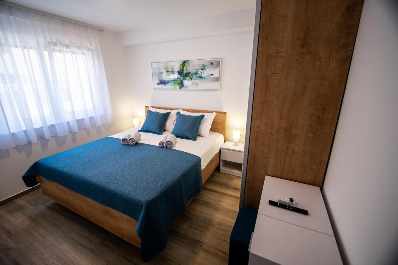 Azzurro Apartment - With Private Rooftop Jacuzzi Zadar Exteriör bild