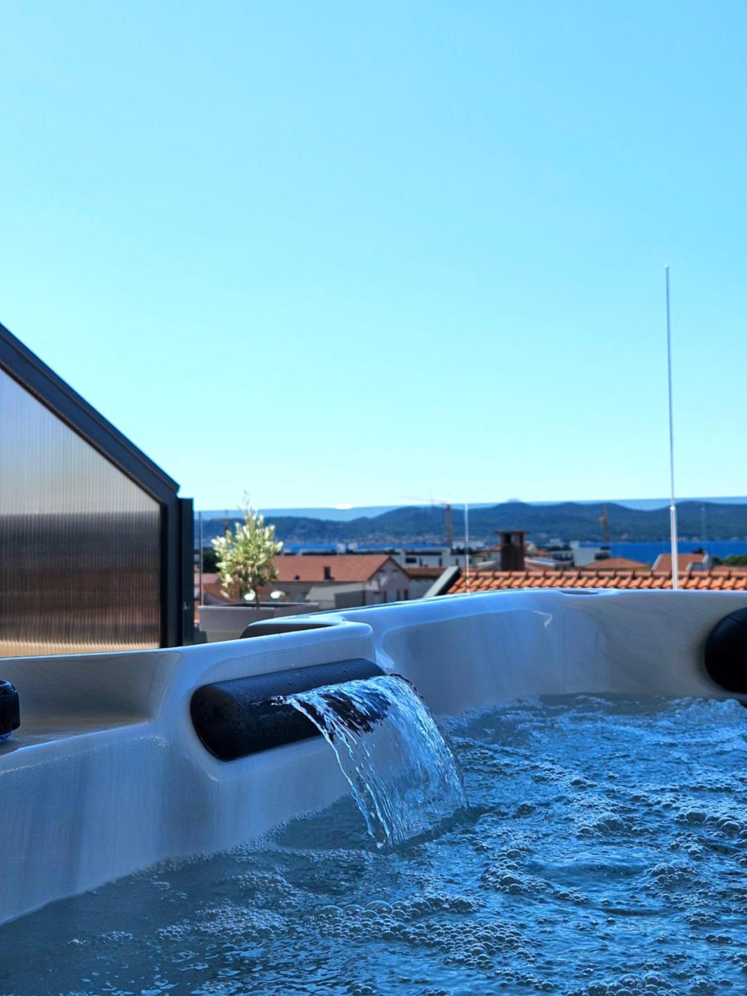 Azzurro Apartment - With Private Rooftop Jacuzzi Zadar Exteriör bild